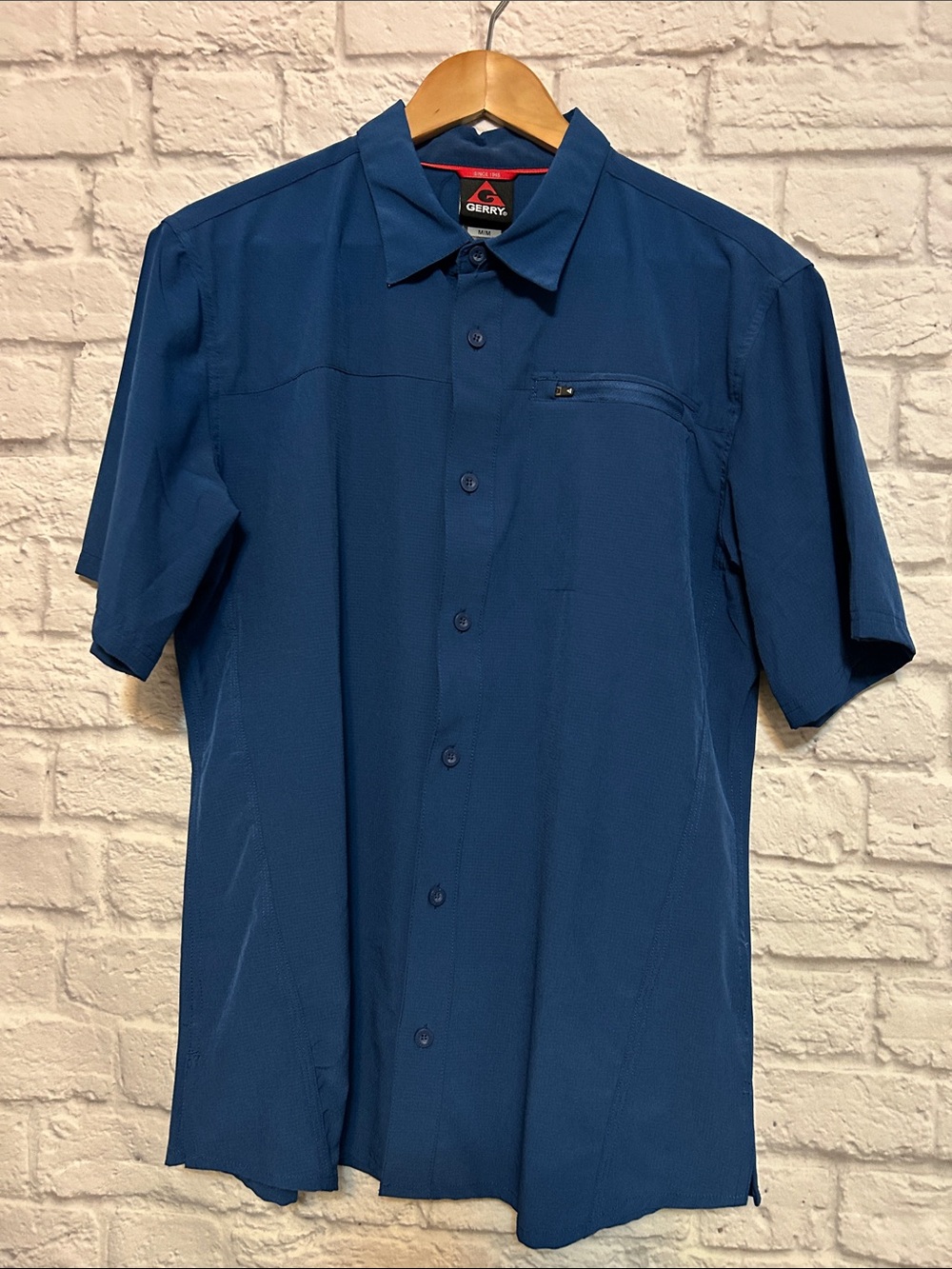 Gerry Short-Sleeve Button-Down Shirt in Navy Blue